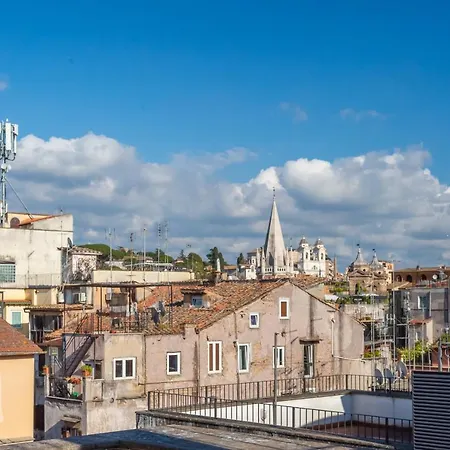 The B Rooftop Apartment Rom